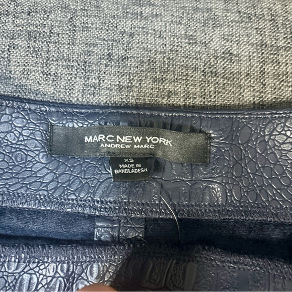 Mark New York Crocodile Embossed Pencil Skirt Dark Navy NWT XS Stretch - Picture 8 of 14
